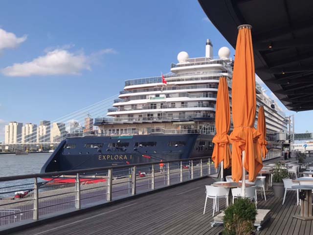 Explora I aan de Cruise Terminal Rotterdam